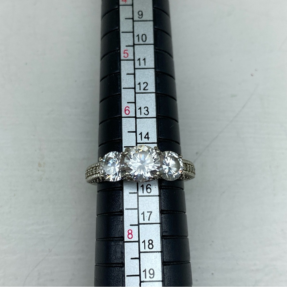 Three Hearts With Brilliant Cut Glass Stones YGI 925 Sterling Silver Ring Size 7